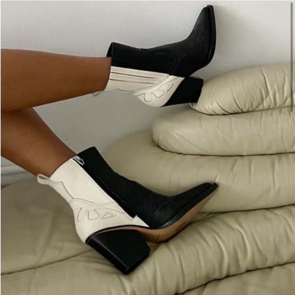 Dolce Vita Black and White Ramson Ankle Booties Size 6